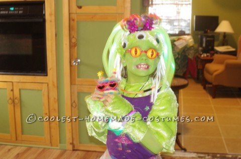 Amazing Alien Girl Costume