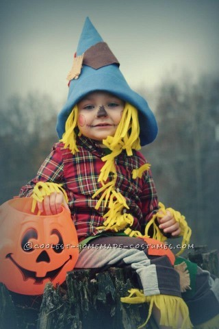 No-Sew Scarecrow Costume