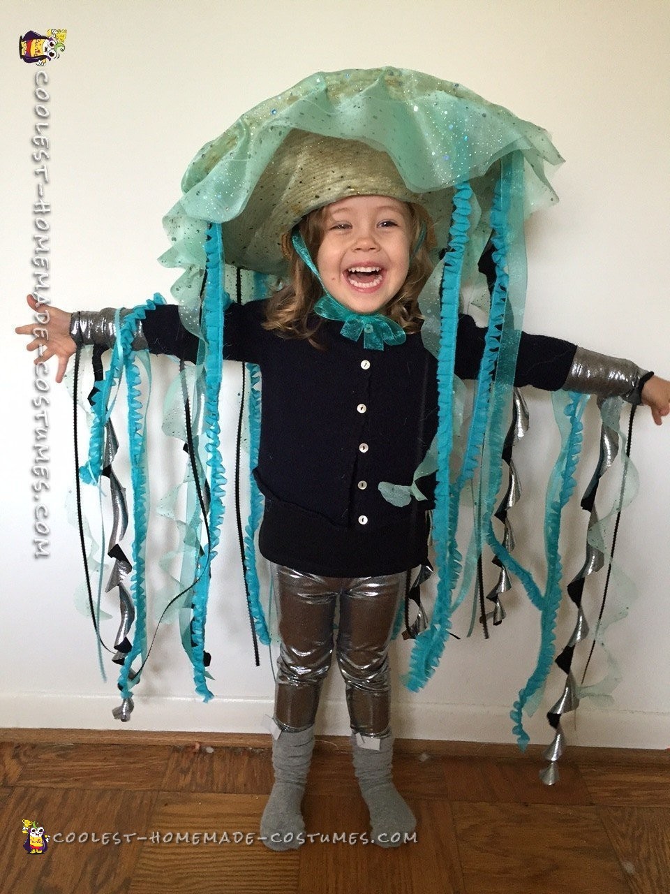 Jellyfish DIY Costume! Easy & affordable materials that you can re use in  the future!