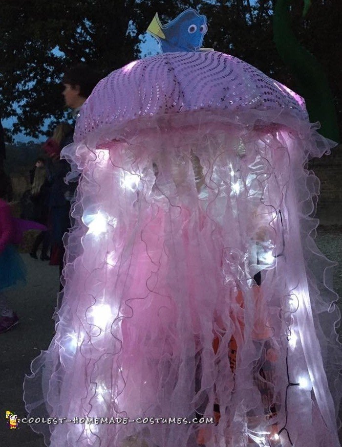 Crafty Morning - JELLYFISH COSTUMEusing a clear