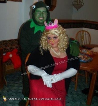 Coolest Homemade Kermit and Miss Piggy Couple Halloween Costume