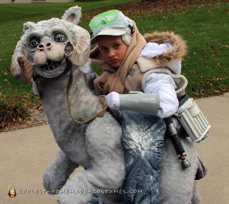 Coolest Star Wars Halloween Costume Ever! Luke Skywalker Riding on Tauntaun