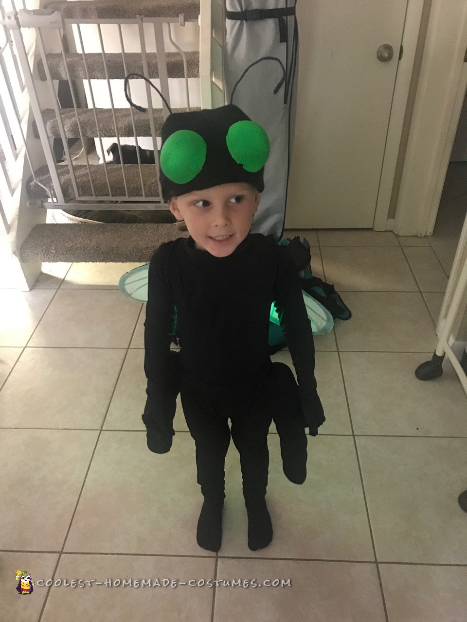 Cool Family Costume Idea - Girl Catching Lightning Bugs in a Jar